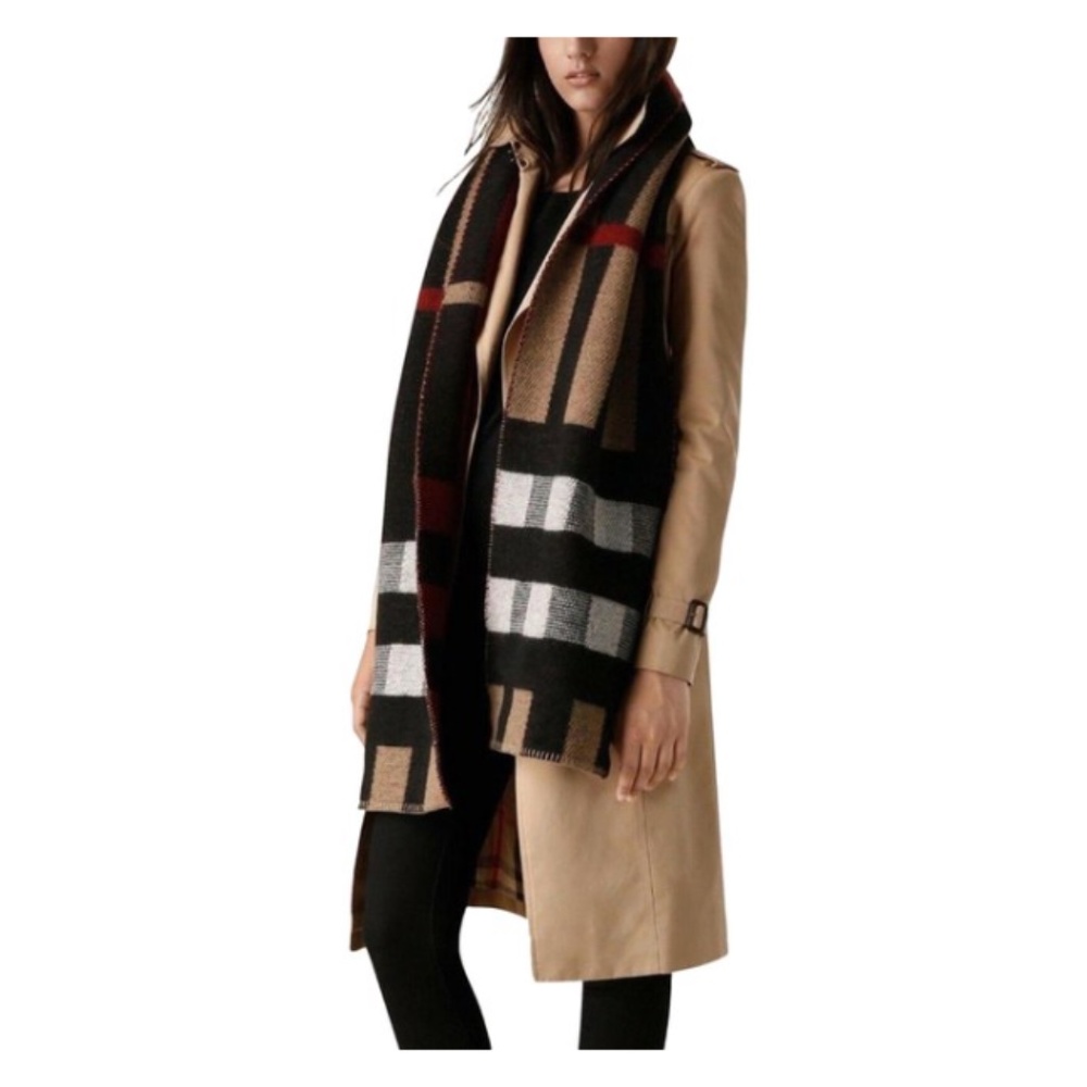 BURBERRY - Luxe Blanket Scarf